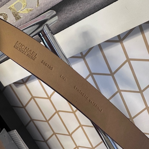 NWOT Gold Michael Kors Belt Small bag. - Picture 3 of 9